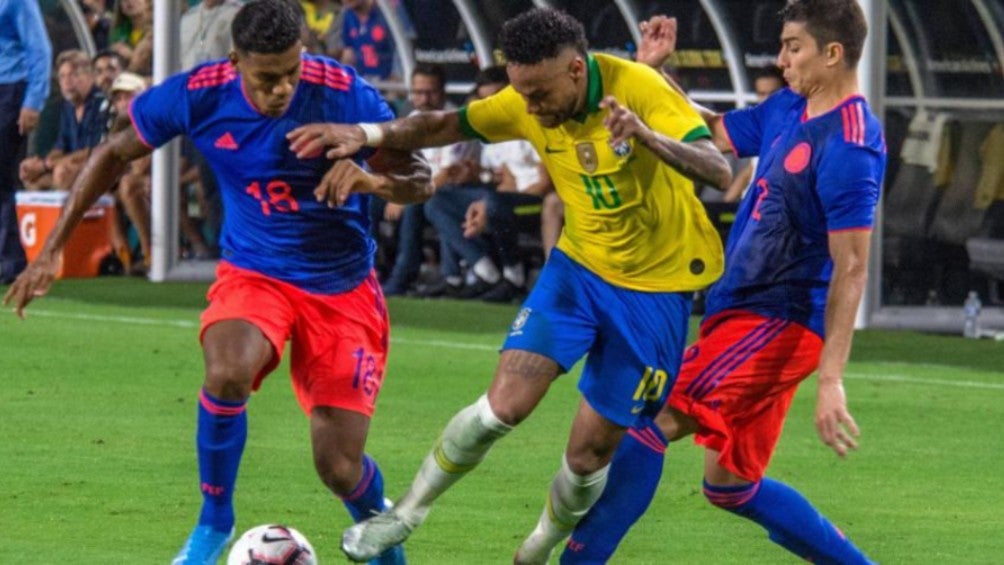 Neymar Jr en juego con la Selección de Brasil frente a la Selección de Colombia