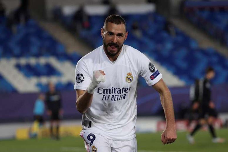 Karim Benzema festeja una anotación con el Real Madrid 