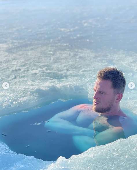 JJ Watt en la tina de hielo