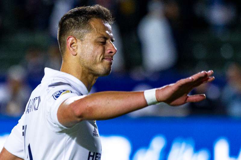 Chicharito Hernández jugando con Galaxy