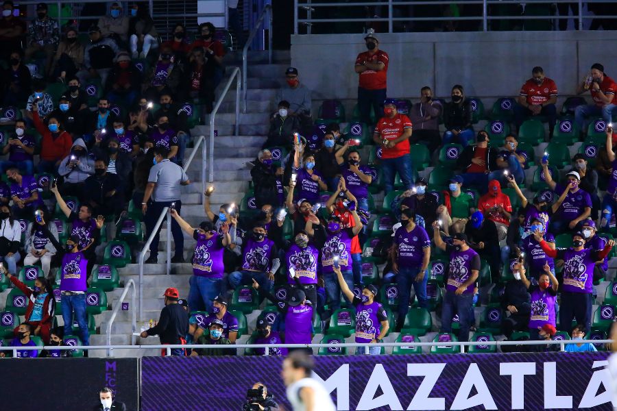 Afición de Mazatlán en el Estadio Kraken