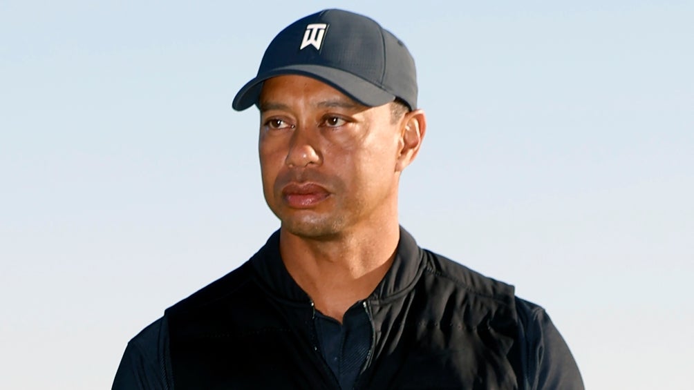 Tiger Woods durante ceremonia de premiación