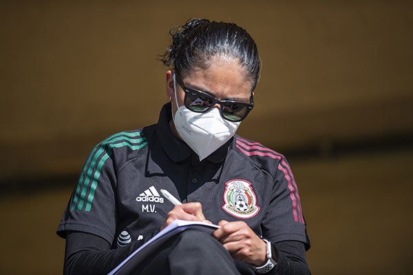 La estratega en un partido de Liga MX Femenil