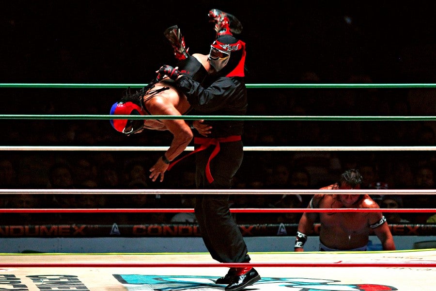 Fuerza Guerrera y Octagón durante una pelea