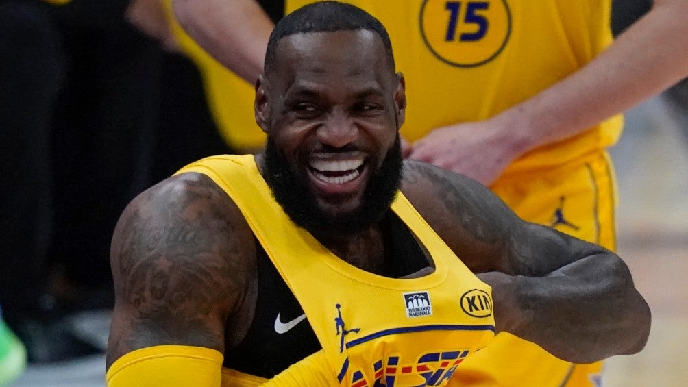 LeBron festeja en el Juego de Estrellas