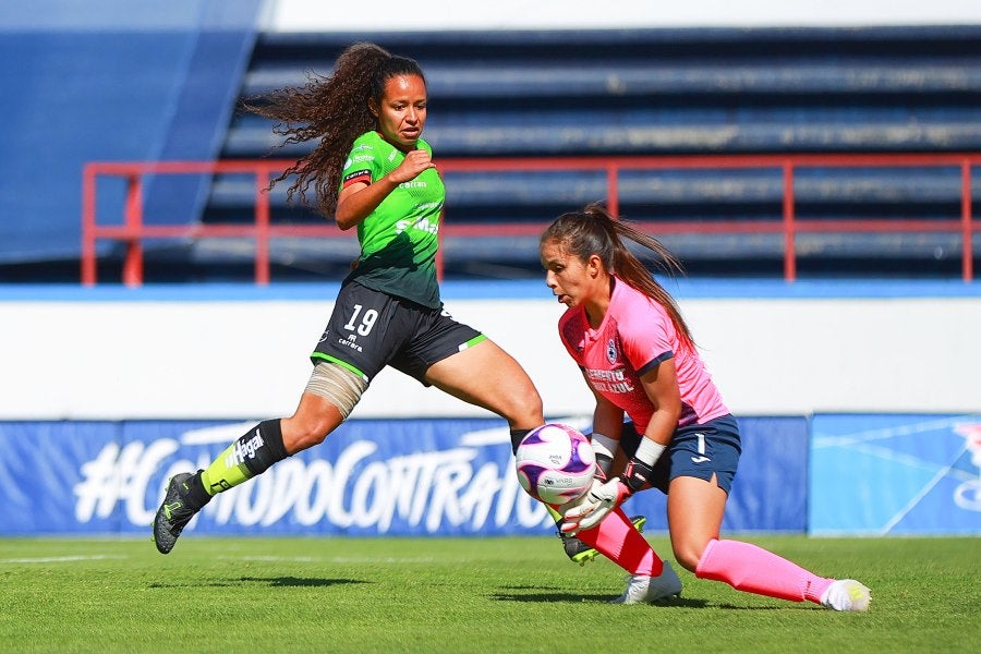 Atzimba Casas durante un partido con Juárez