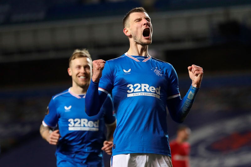 Borna Barisic celebra un gol con Rangers