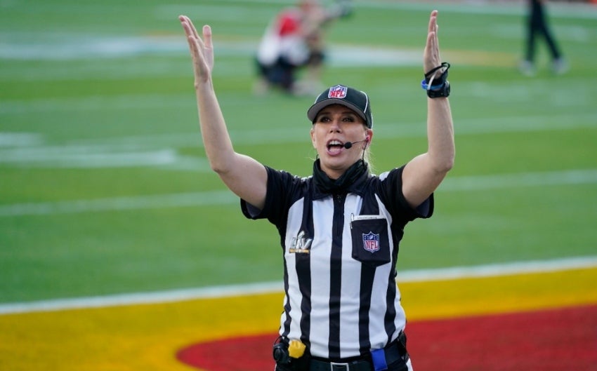 Sarah Thomas en un partido de la NFL