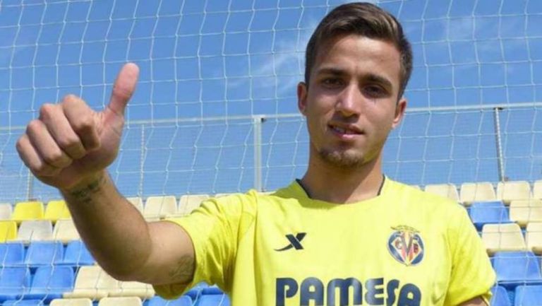 El futbolista en su presentación con el Submarino Amarillo