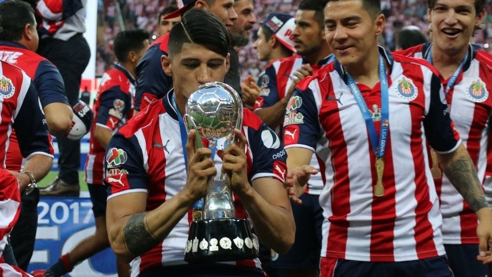 Pulido con el trofeo de Campeón del Clausura 2017