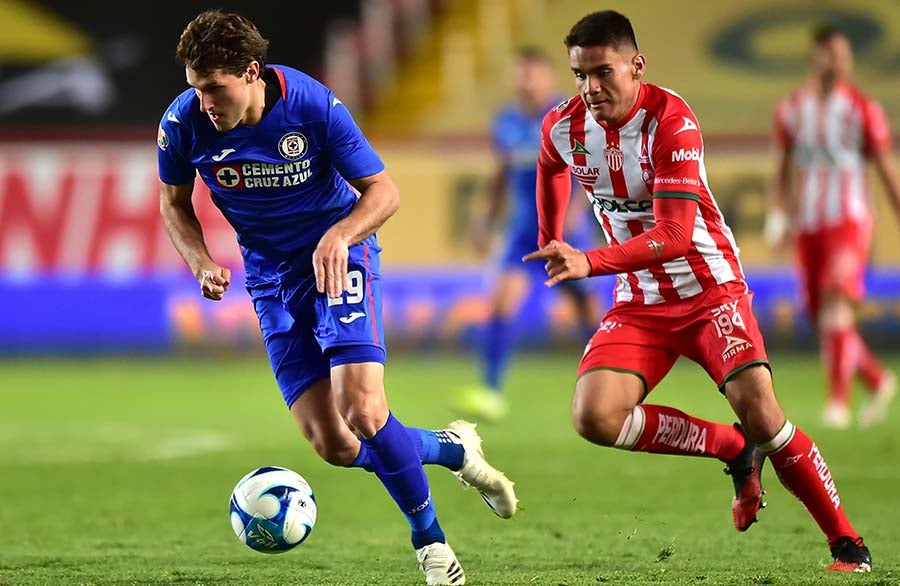 Chaquito en partido ante Necaxa