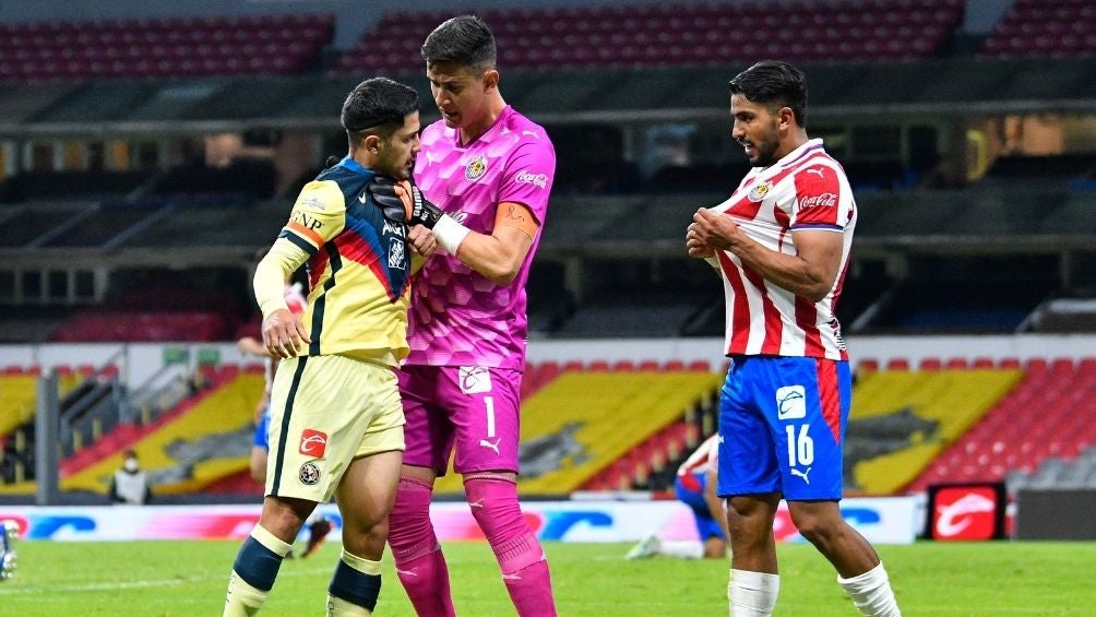 Gudiño en un Clásico vs América 