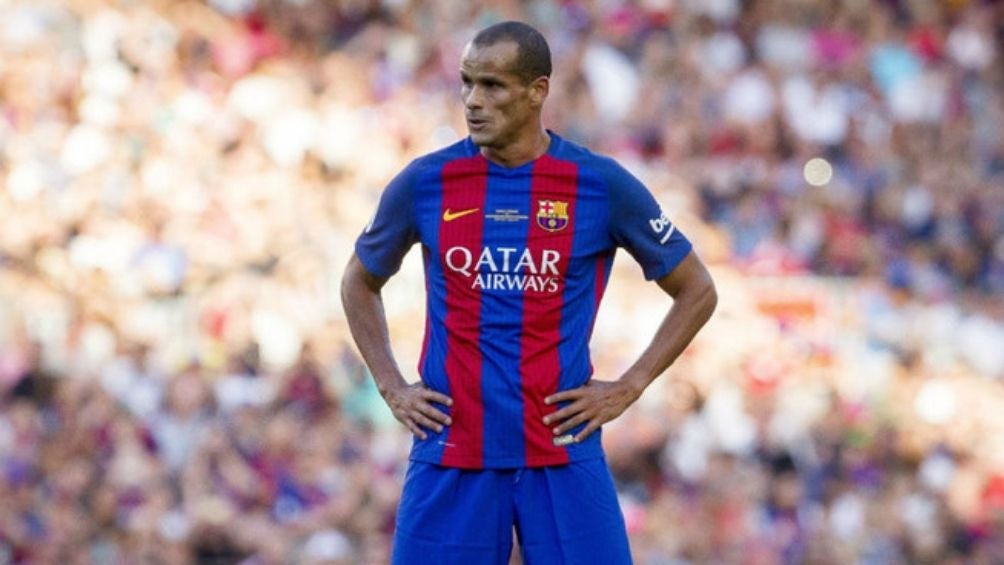 Rivaldo en un partido de leyendas con el Barca