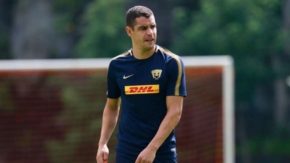 Gerardo Alcoba en entrenamiento con Pumas