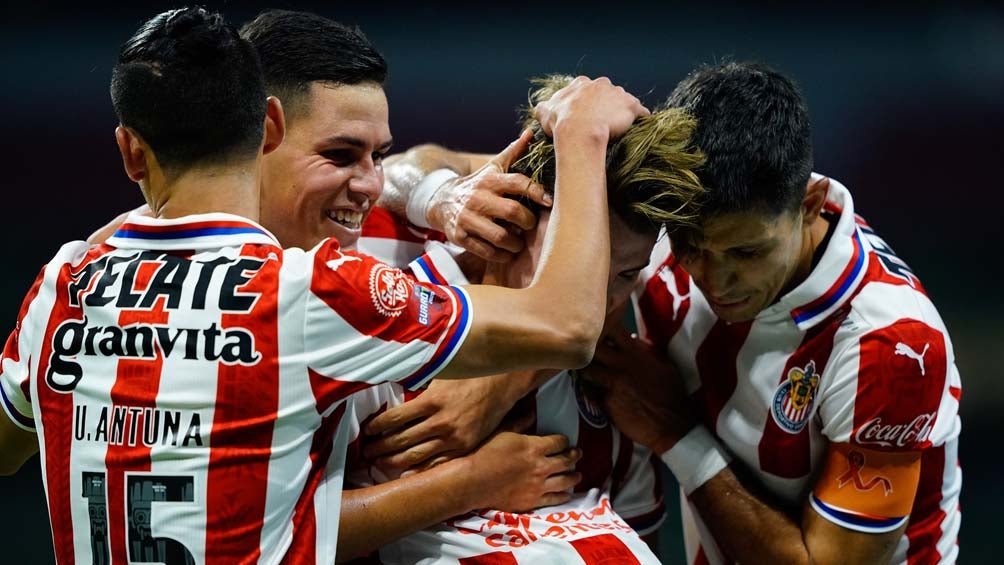 Chivas festeja un gol ante América en Liguilla del Guardianes 2020