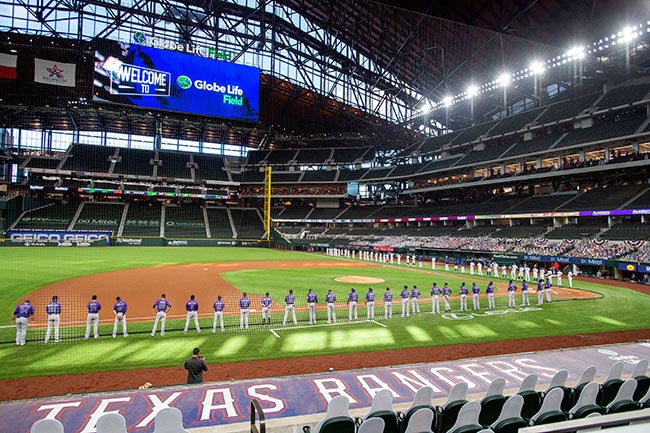 Jugadores de Rangers, durante el último Opening Day