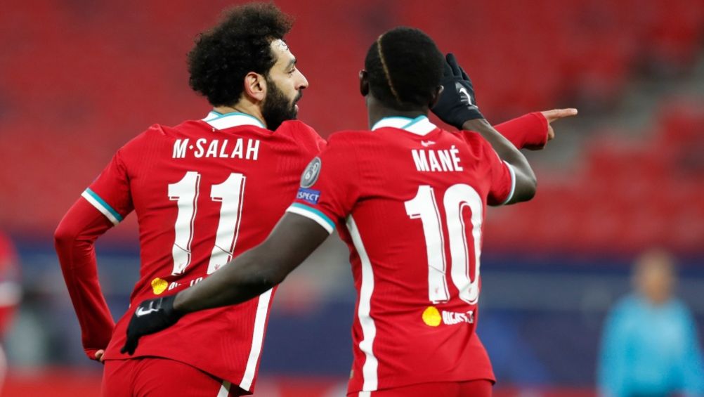 Salah y Mané festejando un gol a favor del Liverpool