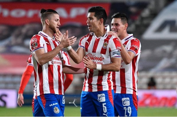 Hiram Mier y Jesús Molina celebran en partido