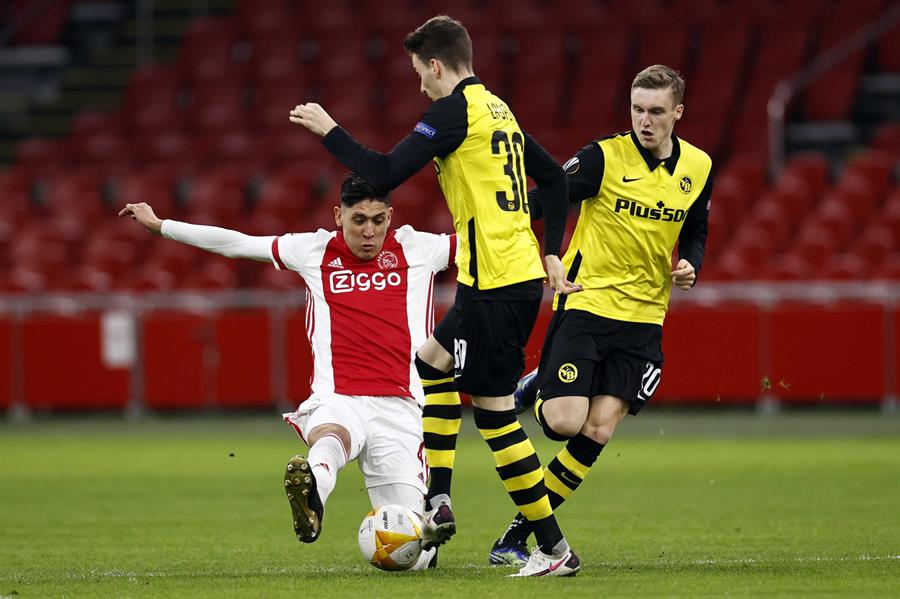 Edson Álvarez en acción ante  Young Boys