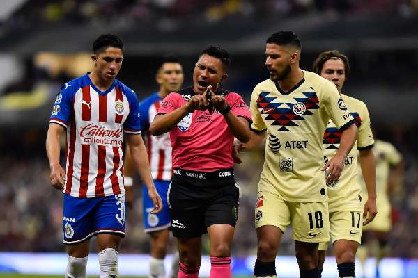 Valdez en acción ante Chivas