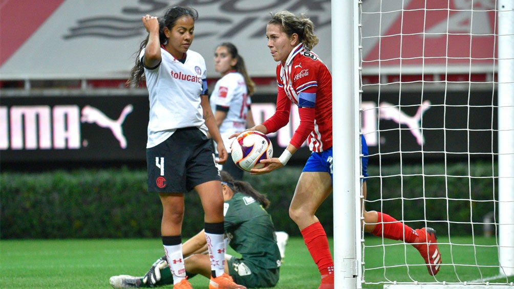 Alicia Cervantes, tras firmar ante Toluca