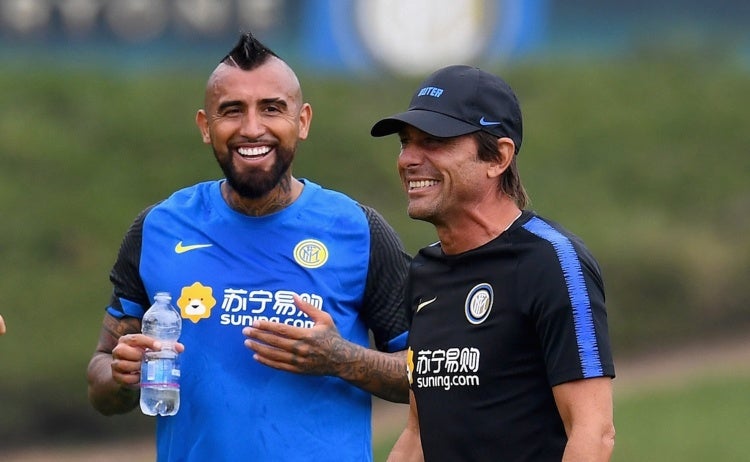 Arturo Vidal y Conte en un entrenamiento del Inter de Milán