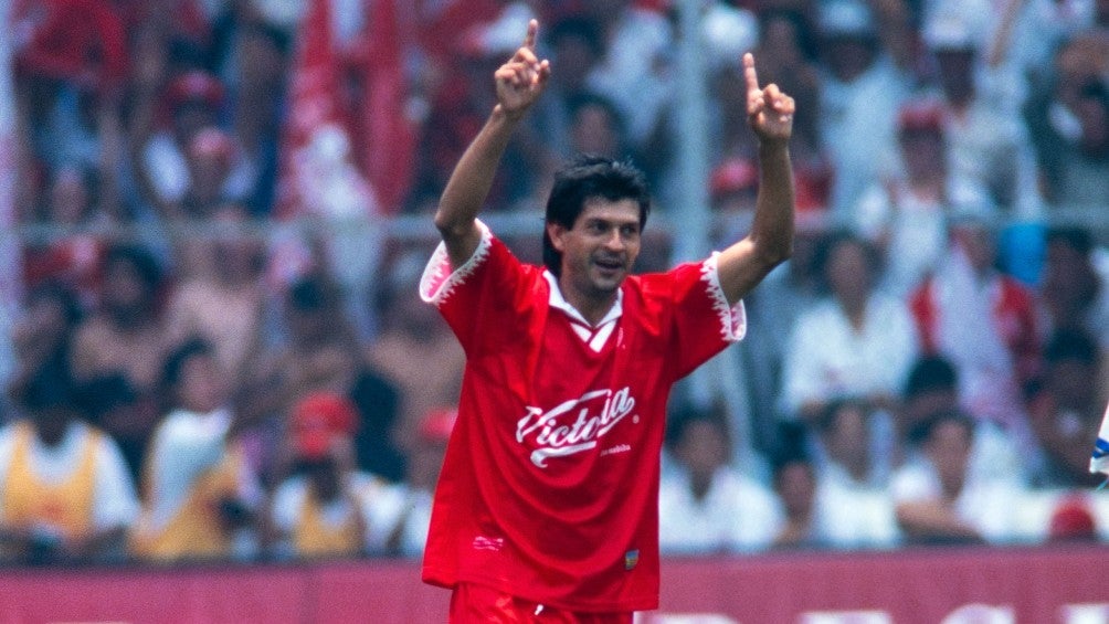 José Saturnino Cardozo durante un partido con Toluca