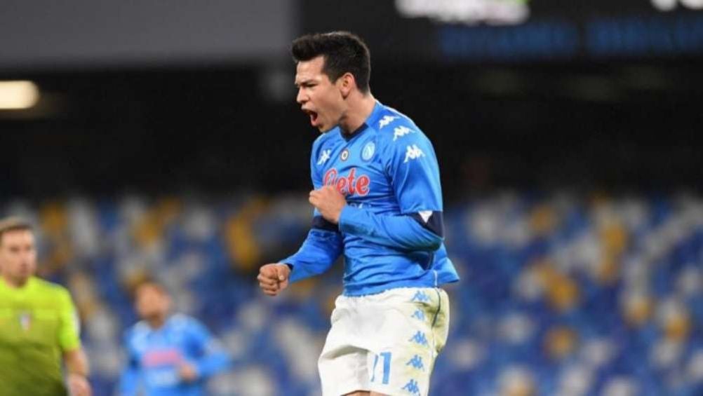 Chucky Lozano durante un partido con Napoli