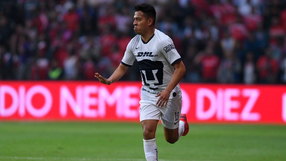 Sebastián Saucedo durante un partido con Pumas