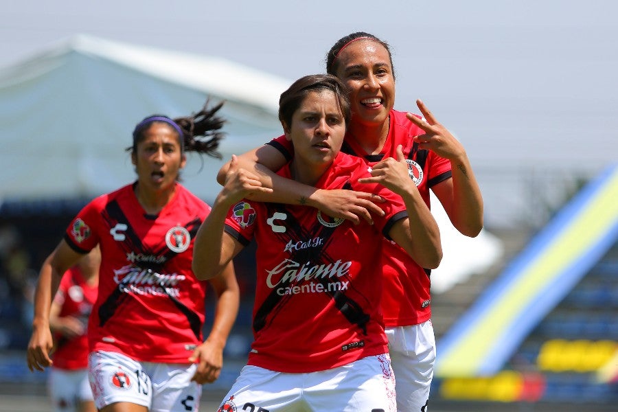 Jugadoras de Xolos celebrando gol vs América