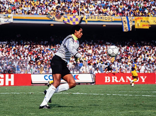 Adrián Chávez en un partido con América 