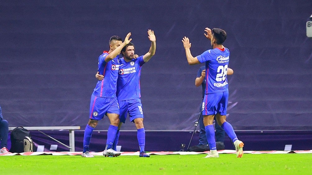 Jugadores de Cruz Azul celebran gol vs Rayados