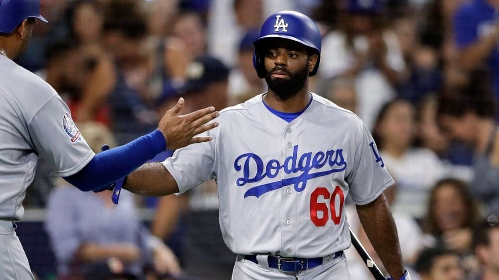 Andrew Toles en un partido con Dodgers