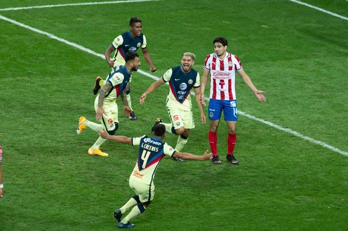 Martín, tras marcar el primero de sus dos goles en el Clásico Nacional