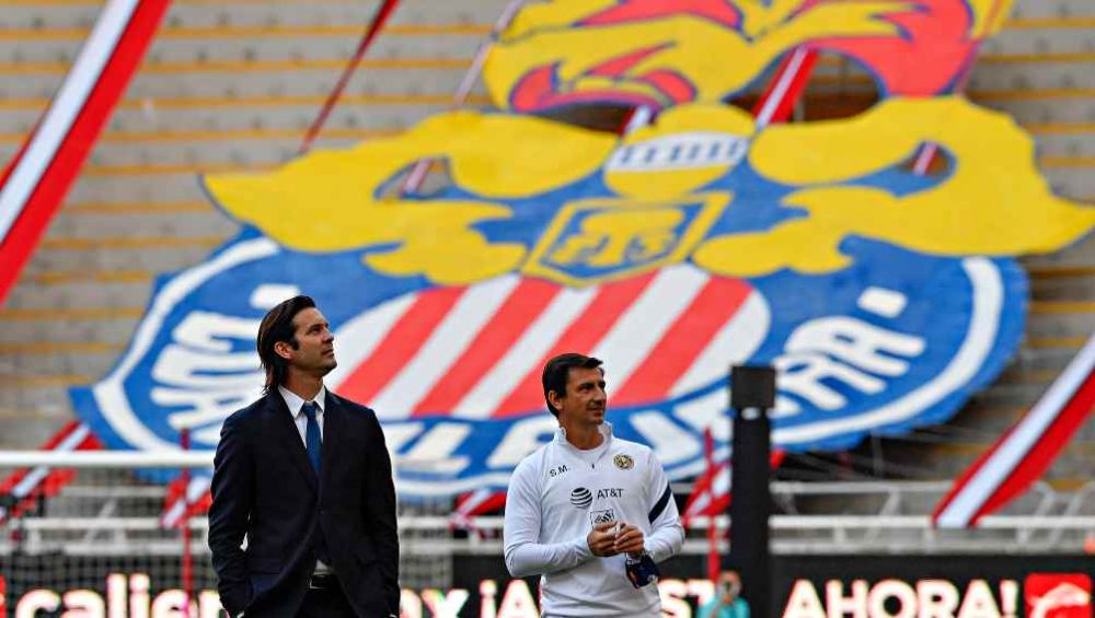 Santiago Solari en su primer visita al Akron como DT de América