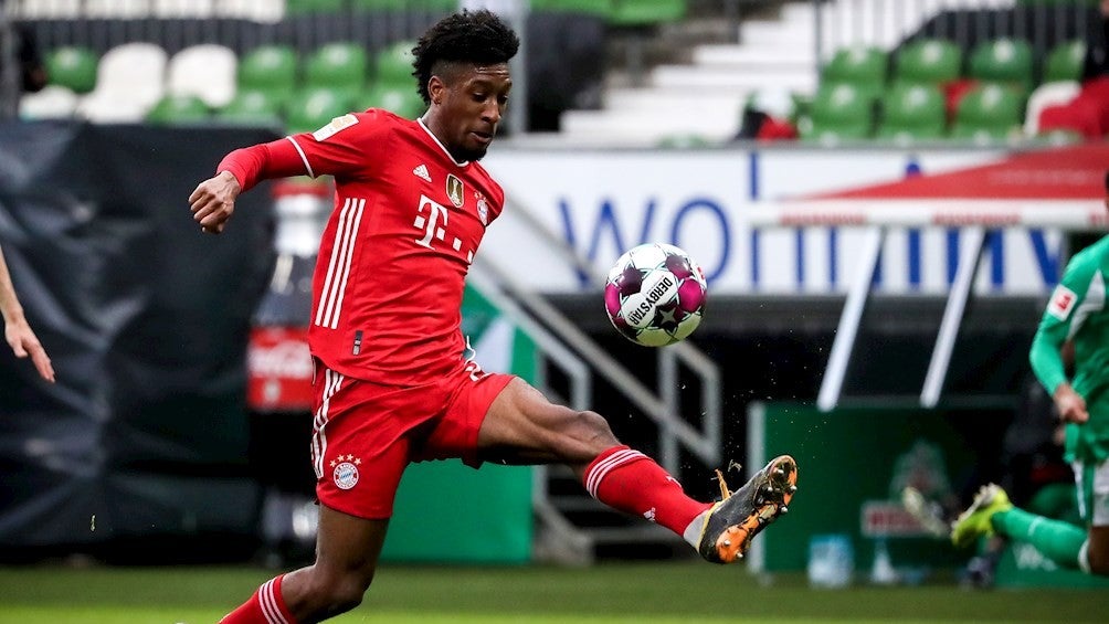 Kingsley Coman durante un partido con el Bayern