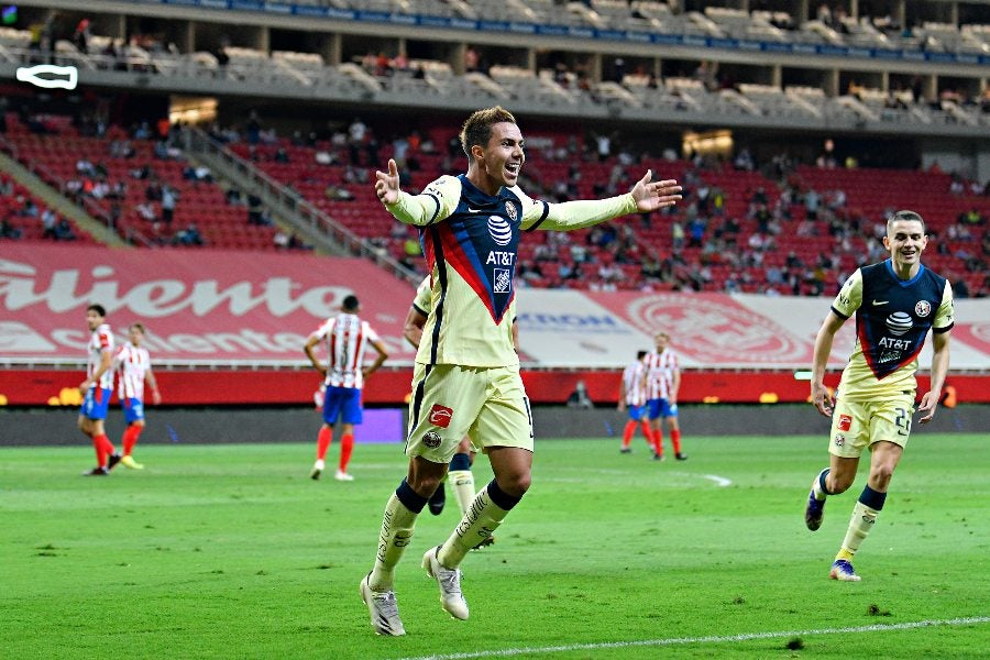 Sebastián Córdova festejando gol ante Chivas