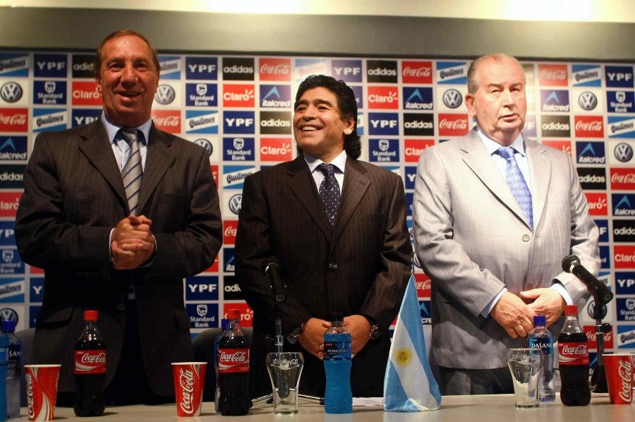 Carlos Bilardo junto a Diego Maradona