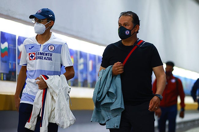 Reynoso llega al Azteca para un partido del Cruz Azul