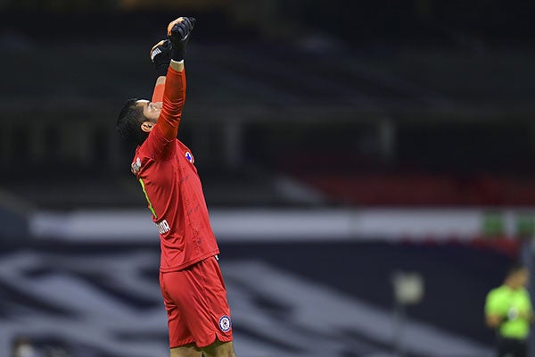 Jesús Corona en partido con Cruz Azul