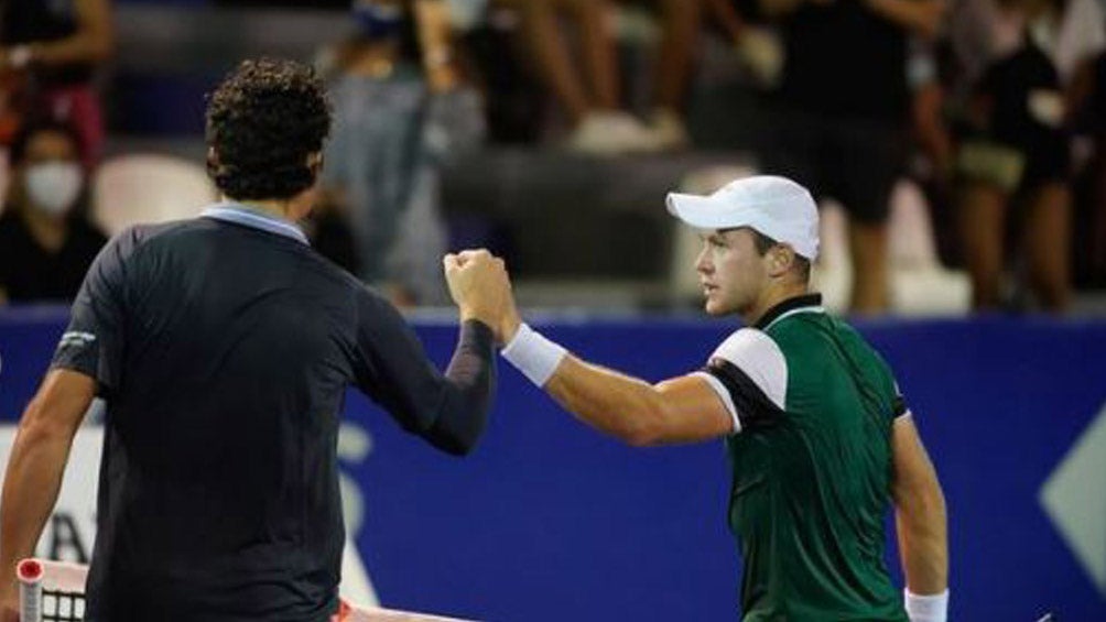 Milos Raonic felicita a Dominik Koepfer