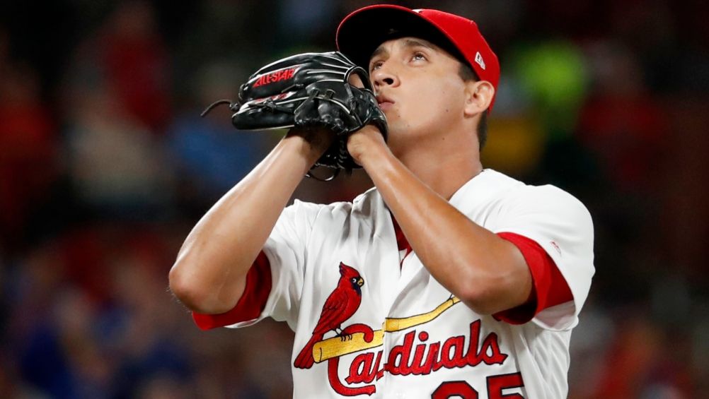 Giovanny Gallegos en un juego con los Cardinals