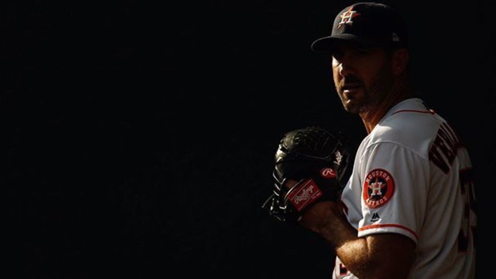 Justin Verlander en acción con los Astros de Houston