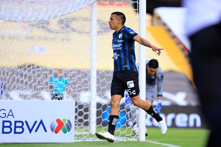 Ángel Sepúlveda en un partido con Gallos Blancos