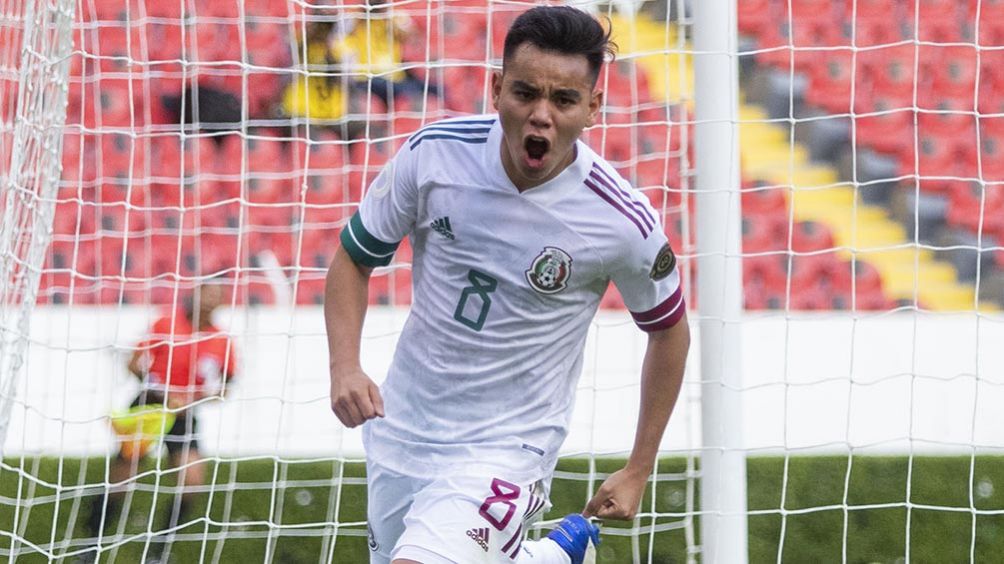 Carlos Rodríguez festeja su gol ante Dominicana 