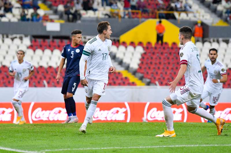 Sebastián Córdova en partido con México