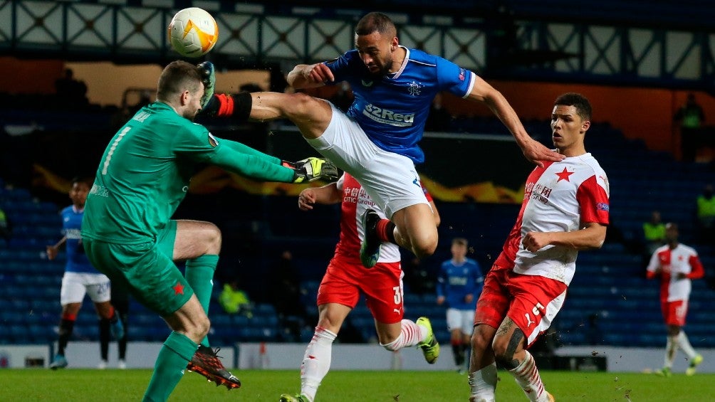 Europa League: Portero del Slavia Praga sufrió impresionante patada en el rostro ante Rangers