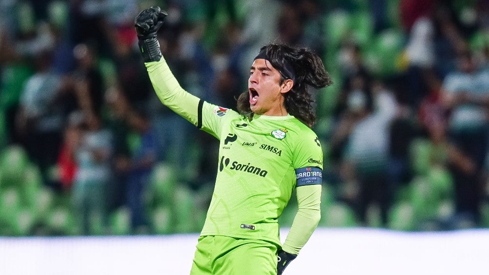 Carlos Acevedo durante un partido con Santos