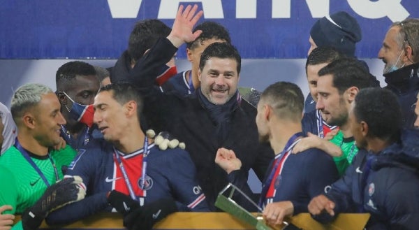 Mauricio Pochettino celebrando su primer título con el PSG