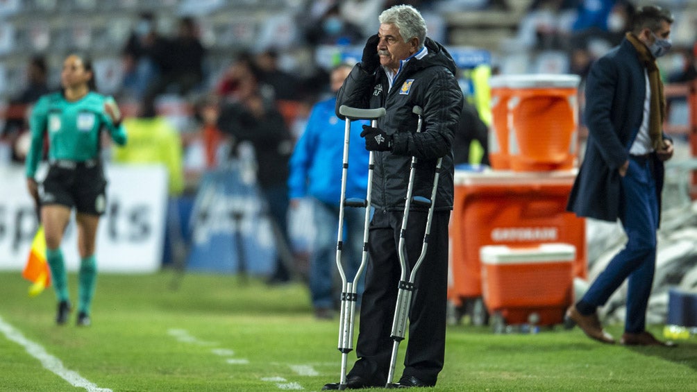 Ricardo Ferretti durante el duelo de Tigres ante Pachuca 